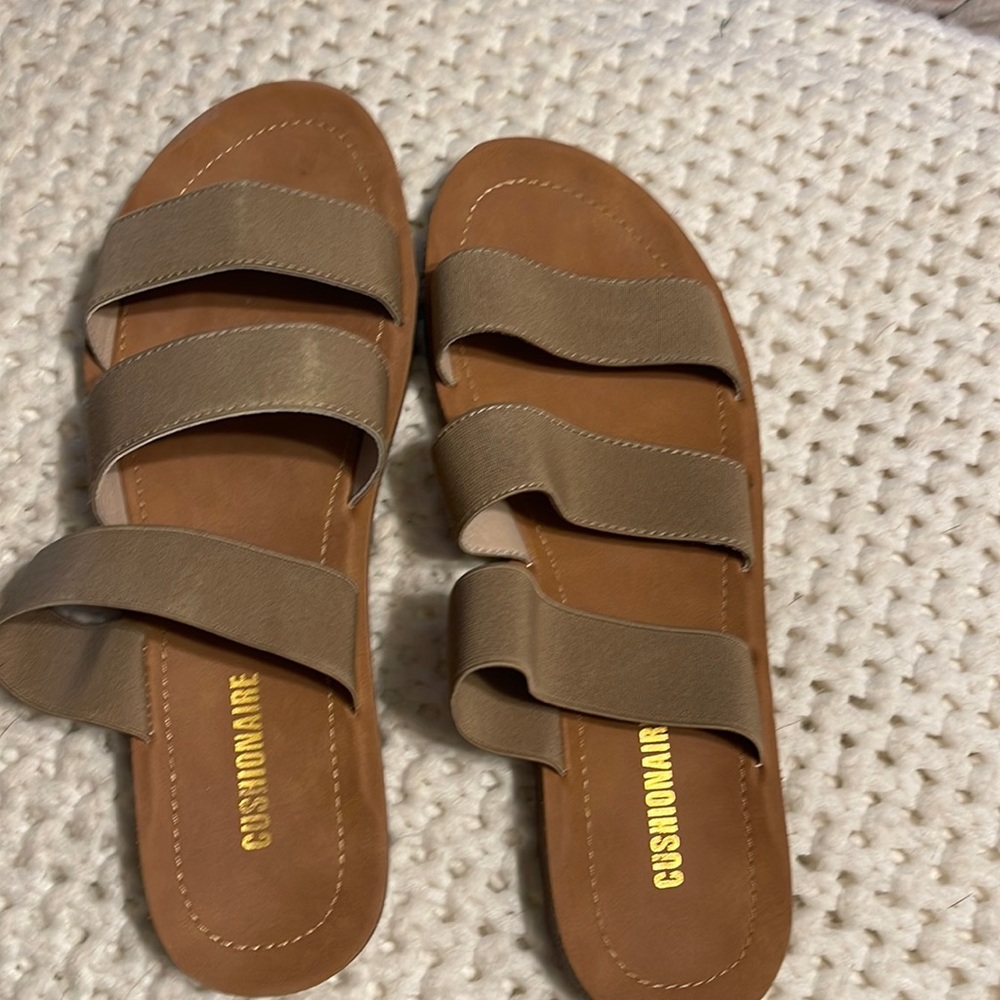 Cushionaire three strap sandals size 11